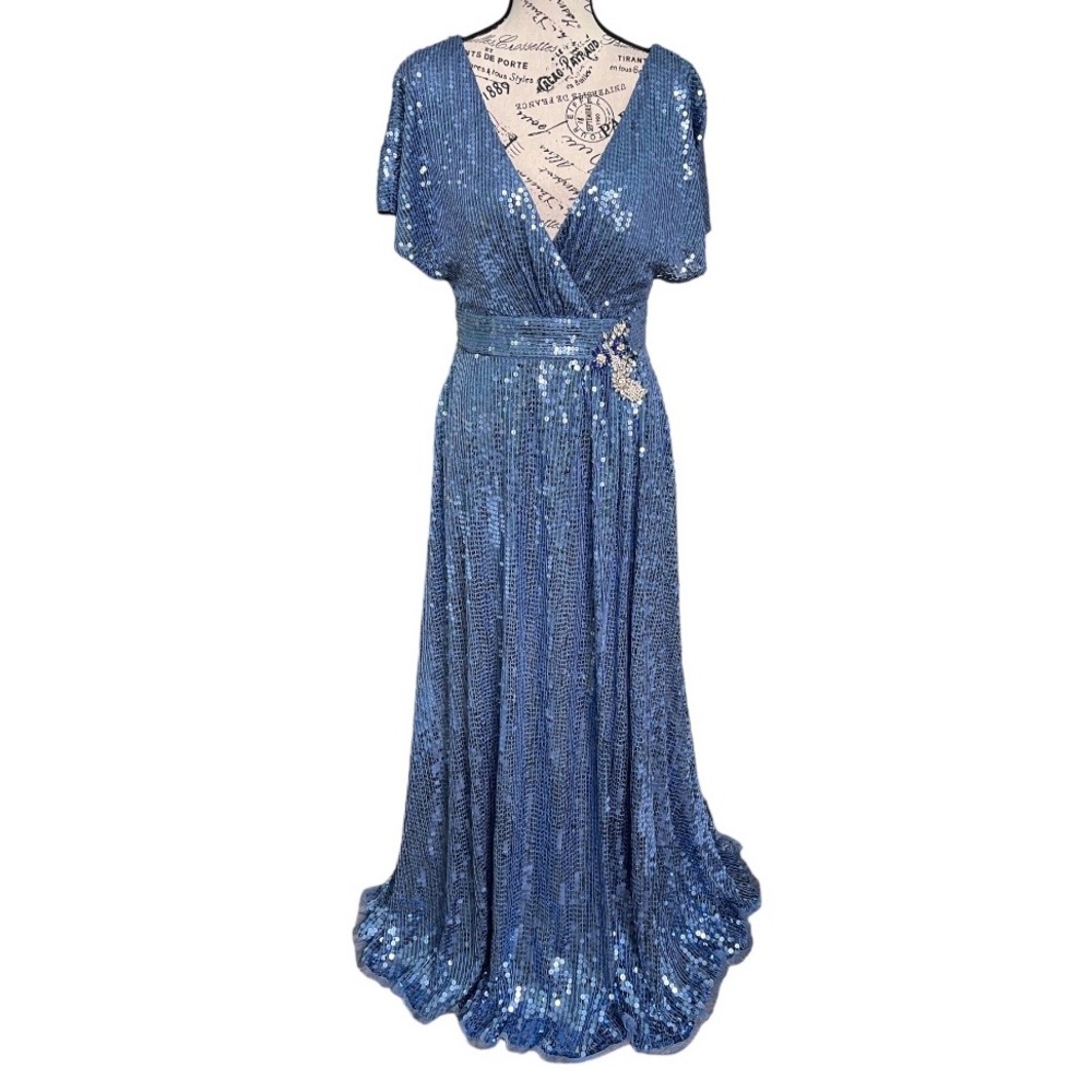 MacDuggal Gown - Picture 5 of 17